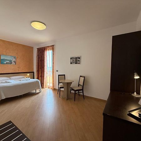 Albergo Perseo Portopalo Di Capo Passero Exterior foto
